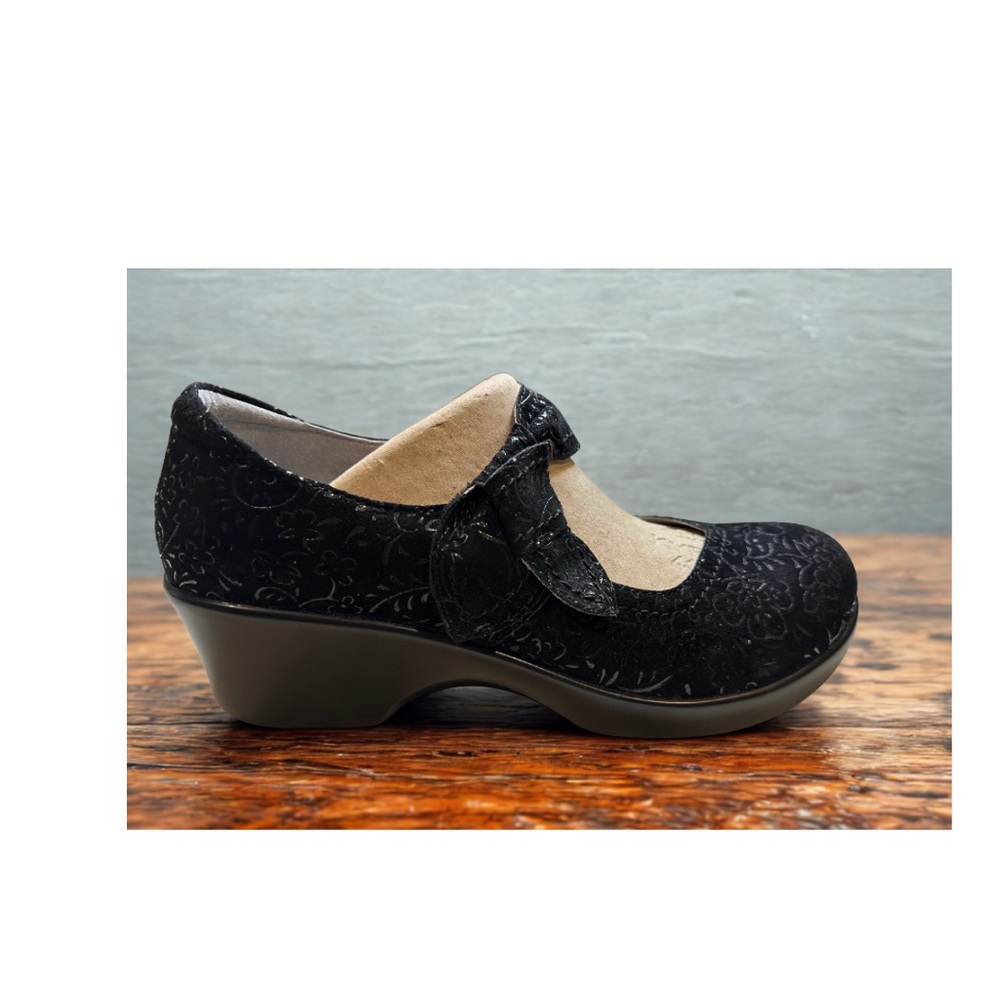 BRAND NEW Alegria Ella Black Embossed Leather/Suede Floral Wedges, 42